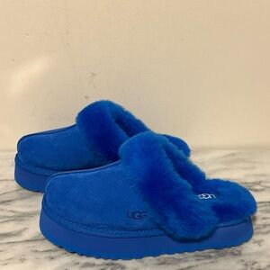 UGG Blue Fluffy Slippers women’s sz 7 new no box